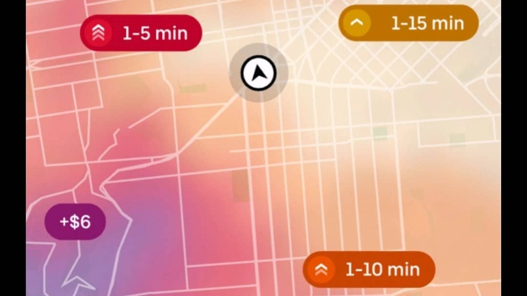 Mapa da Uber com regiões coloridas e balões de tempo de espera entre 1 e 15 minutos